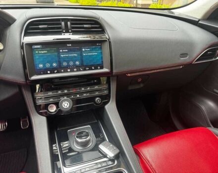 Черный Ягуар Ф-Пейс, объемом двигателя 2 л и пробегом 83 тыс. км за 33500 $, фото 13 на Automoto.ua