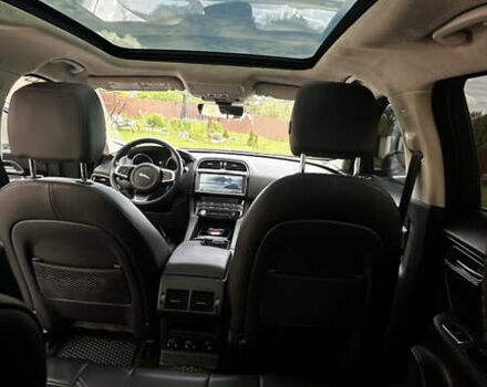 Чорний Ягуар Ф-Пейс, об'ємом двигуна 2 л та пробігом 180 тис. км за 22000 $, фото 9 на Automoto.ua