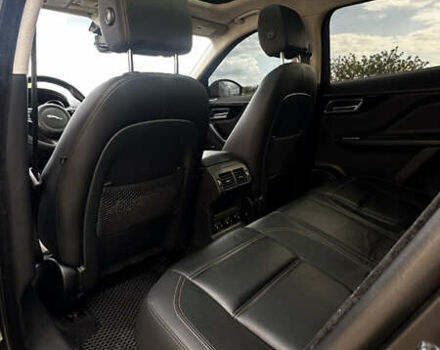 Чорний Ягуар Ф-Пейс, об'ємом двигуна 2 л та пробігом 180 тис. км за 22000 $, фото 11 на Automoto.ua