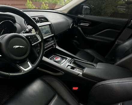 Чорний Ягуар Ф-Пейс, об'ємом двигуна 2 л та пробігом 180 тис. км за 22000 $, фото 8 на Automoto.ua