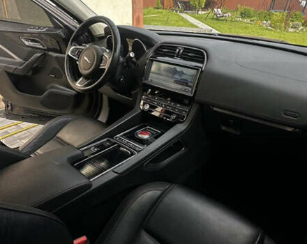 Чорний Ягуар Ф-Пейс, об'ємом двигуна 2 л та пробігом 180 тис. км за 22000 $, фото 10 на Automoto.ua