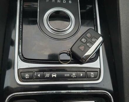 Черный Ягуар Ф-Пейс, объемом двигателя 2 л и пробегом 208 тыс. км за 18500 $, фото 6 на Automoto.ua