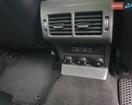 Черный Ягуар Ф-Пейс, объемом двигателя 2 л и пробегом 208 тыс. км за 18500 $, фото 24 на Automoto.ua