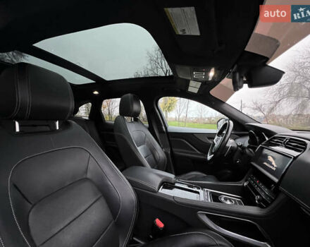 Чорний Ягуар Ф-Пейс, об'ємом двигуна 3 л та пробігом 98 тис. км за 28500 $, фото 24 на Automoto.ua