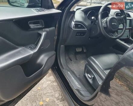 Черный Ягуар Ф-Пейс, объемом двигателя 2 л и пробегом 208 тыс. км за 18500 $, фото 7 на Automoto.ua