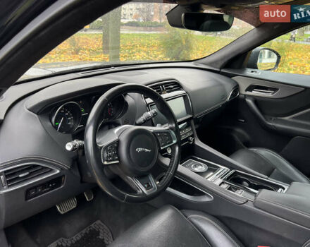 Чорний Ягуар Ф-Пейс, об'ємом двигуна 3 л та пробігом 98 тис. км за 33000 $, фото 7 на Automoto.ua