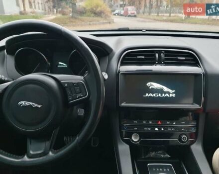 Черный Ягуар Ф-Пейс, объемом двигателя 2 л и пробегом 208 тыс. км за 18500 $, фото 19 на Automoto.ua