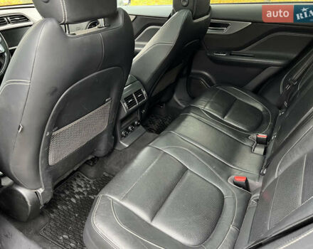 Чорний Ягуар Ф-Пейс, об'ємом двигуна 3 л та пробігом 98 тис. км за 33000 $, фото 13 на Automoto.ua