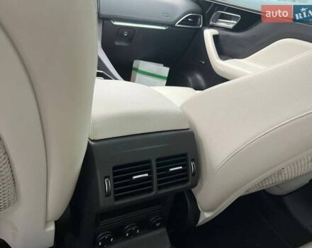 Чорний Ягуар Ф-Пейс, об'ємом двигуна 2 л та пробігом 130 тис. км за 27000 $, фото 4 на Automoto.ua