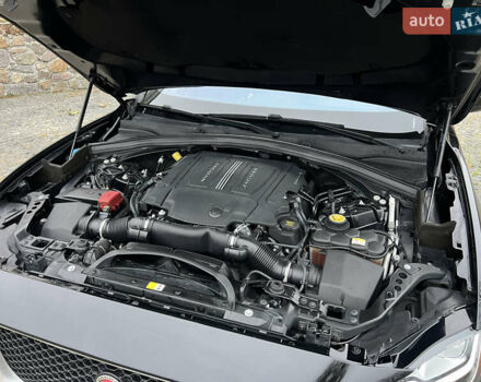 Чорний Ягуар Ф-Пейс, об'ємом двигуна 3 л та пробігом 98 тис. км за 28500 $, фото 11 на Automoto.ua