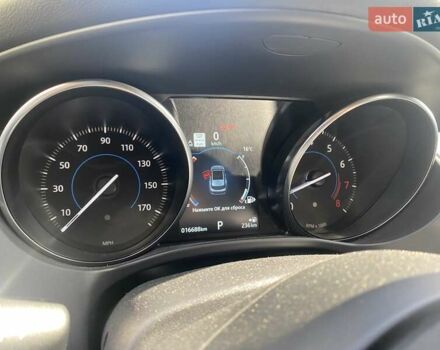 Чорний Ягуар Ф-Пейс, об'ємом двигуна 2 л та пробігом 16 тис. км за 38000 $, фото 3 на Automoto.ua