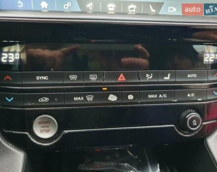 Черный Ягуар Ф-Пейс, объемом двигателя 2 л и пробегом 208 тыс. км за 18500 $, фото 3 на Automoto.ua