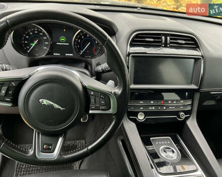 Чорний Ягуар Ф-Пейс, об'ємом двигуна 3 л та пробігом 98 тис. км за 33000 $, фото 10 на Automoto.ua