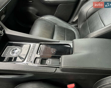 Чорний Ягуар Ф-Пейс, об'ємом двигуна 3 л та пробігом 98 тис. км за 33000 $, фото 11 на Automoto.ua