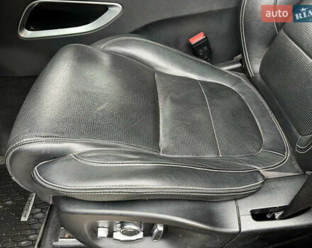 Чорний Ягуар Ф-Пейс, об'ємом двигуна 3 л та пробігом 98 тис. км за 33000 $, фото 12 на Automoto.ua