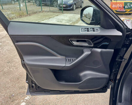 Черный Ягуар Ф-Пейс, объемом двигателя 2 л и пробегом 148 тыс. км за 24800 $, фото 29 на Automoto.ua