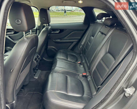 Черный Ягуар Ф-Пейс, объемом двигателя 2 л и пробегом 148 тыс. км за 24800 $, фото 35 на Automoto.ua