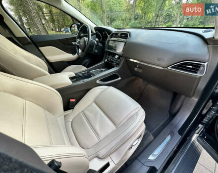 Чорний Ягуар Ф-Пейс, об'ємом двигуна 2 л та пробігом 90 тис. км за 29500 $, фото 22 на Automoto.ua