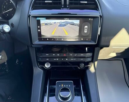 Чорний Ягуар Ф-Пейс, об'ємом двигуна 2 л та пробігом 36 тис. км за 11500 $, фото 10 на Automoto.ua