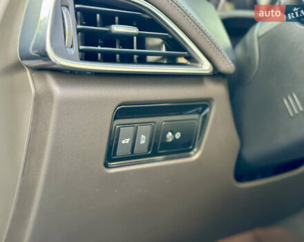 Чорний Ягуар Ф-Пейс, об'ємом двигуна 2 л та пробігом 90 тис. км за 29500 $, фото 11 на Automoto.ua