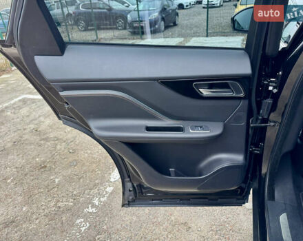 Черный Ягуар Ф-Пейс, объемом двигателя 2 л и пробегом 148 тыс. км за 24800 $, фото 33 на Automoto.ua