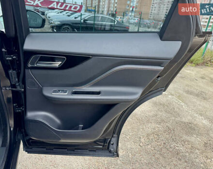 Черный Ягуар Ф-Пейс, объемом двигателя 2 л и пробегом 148 тыс. км за 24800 $, фото 40 на Automoto.ua