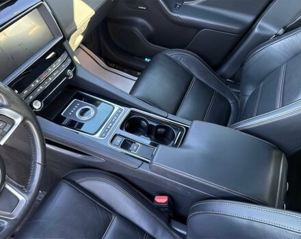 Чорний Ягуар Ф-Пейс, об'ємом двигуна 2 л та пробігом 36 тис. км за 11500 $, фото 9 на Automoto.ua