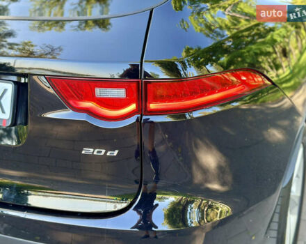 Чорний Ягуар Ф-Пейс, об'ємом двигуна 2 л та пробігом 90 тис. км за 29500 $, фото 8 на Automoto.ua