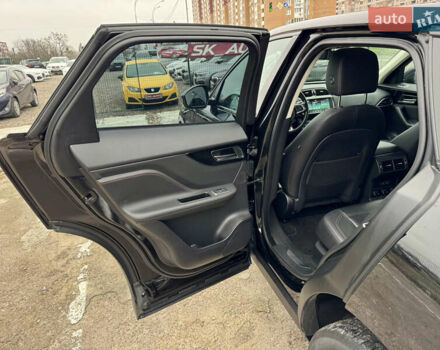 Черный Ягуар Ф-Пейс, объемом двигателя 2 л и пробегом 148 тыс. км за 24800 $, фото 32 на Automoto.ua