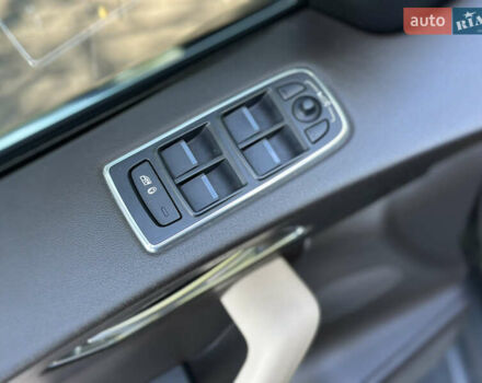 Чорний Ягуар Ф-Пейс, об'ємом двигуна 2 л та пробігом 90 тис. км за 29500 $, фото 34 на Automoto.ua