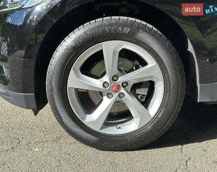 Чорний Ягуар Ф-Пейс, об'ємом двигуна 2 л та пробігом 90 тис. км за 29500 $, фото 7 на Automoto.ua