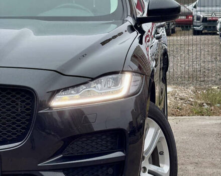 Черный Ягуар Ф-Пейс, объемом двигателя 2 л и пробегом 148 тыс. км за 24800 $, фото 54 на Automoto.ua