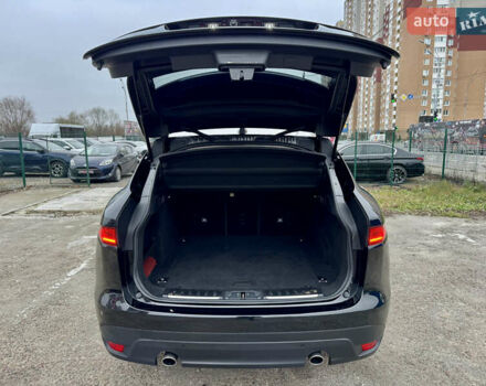 Черный Ягуар Ф-Пейс, объемом двигателя 2 л и пробегом 148 тыс. км за 24800 $, фото 26 на Automoto.ua