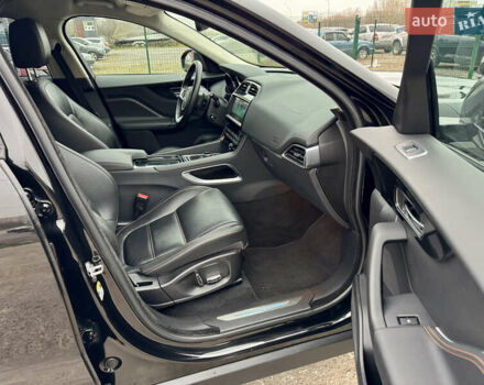 Черный Ягуар Ф-Пейс, объемом двигателя 2 л и пробегом 148 тыс. км за 24800 $, фото 12 на Automoto.ua