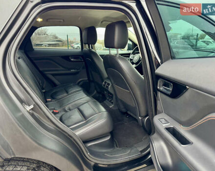 Черный Ягуар Ф-Пейс, объемом двигателя 2 л и пробегом 148 тыс. км за 24800 $, фото 11 на Automoto.ua