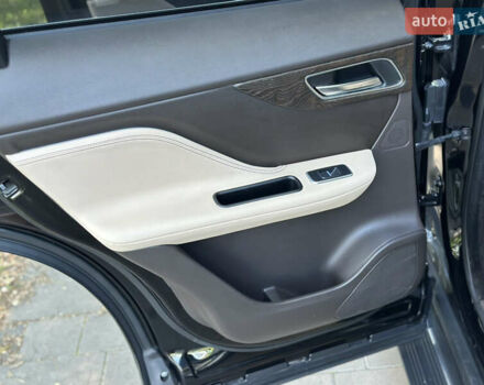 Чорний Ягуар Ф-Пейс, об'ємом двигуна 2 л та пробігом 90 тис. км за 29500 $, фото 29 на Automoto.ua