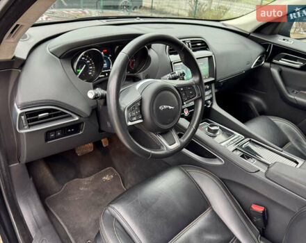 Черный Ягуар Ф-Пейс, объемом двигателя 2 л и пробегом 148 тыс. км за 24800 $, фото 28 на Automoto.ua