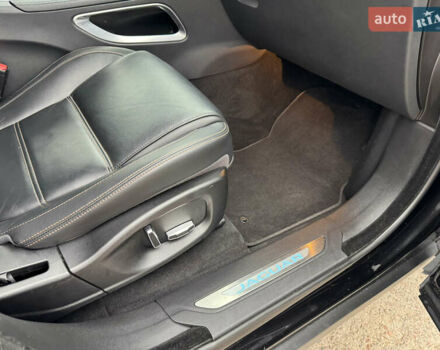 Черный Ягуар Ф-Пейс, объемом двигателя 2 л и пробегом 148 тыс. км за 24800 $, фото 46 на Automoto.ua