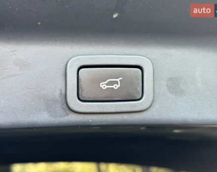 Чорний Ягуар Ф-Пейс, об'ємом двигуна 2 л та пробігом 90 тис. км за 29500 $, фото 31 на Automoto.ua