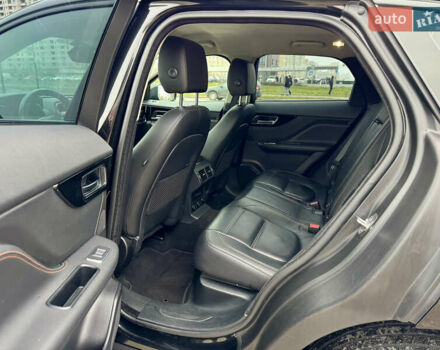 Черный Ягуар Ф-Пейс, объемом двигателя 2 л и пробегом 148 тыс. км за 24800 $, фото 9 на Automoto.ua