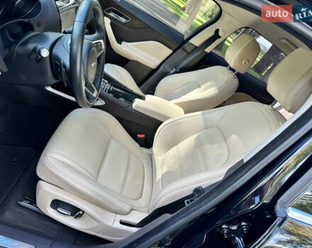 Чорний Ягуар Ф-Пейс, об'ємом двигуна 2 л та пробігом 90 тис. км за 29500 $, фото 16 на Automoto.ua