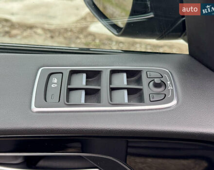 Черный Ягуар Ф-Пейс, объемом двигателя 2 л и пробегом 148 тыс. км за 24800 $, фото 31 на Automoto.ua