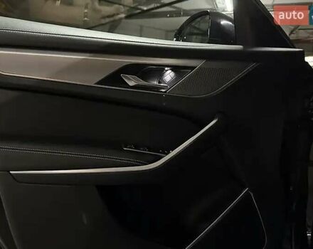 Черный Ягуар Ф-Пейс, объемом двигателя 2 л и пробегом 110 тыс. км за 38000 $, фото 28 на Automoto.ua