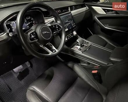 Черный Ягуар Ф-Пейс, объемом двигателя 2 л и пробегом 110 тыс. км за 38000 $, фото 24 на Automoto.ua