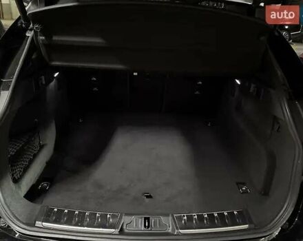 Черный Ягуар Ф-Пейс, объемом двигателя 2 л и пробегом 110 тыс. км за 38000 $, фото 5 на Automoto.ua