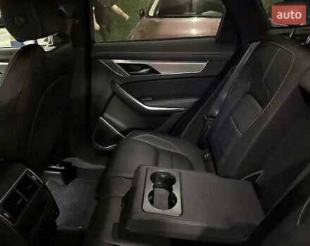Черный Ягуар Ф-Пейс, объемом двигателя 2 л и пробегом 110 тыс. км за 38000 $, фото 36 на Automoto.ua