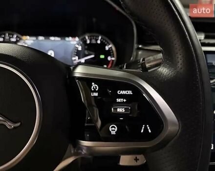 Черный Ягуар Ф-Пейс, объемом двигателя 2 л и пробегом 110 тыс. км за 38000 $, фото 13 на Automoto.ua