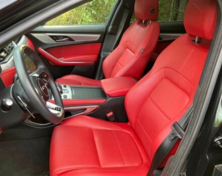 Черный Ягуар Ф-Пейс, объемом двигателя 2 л и пробегом 20 тыс. км за 15200 $, фото 5 на Automoto.ua