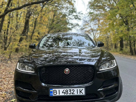 Черный Ягуар Ф-Пейс, объемом двигателя 2 л и пробегом 180 тыс. км за 22000 $, фото 1 на Automoto.ua