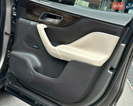 Коричневый Ягуар Ф-Пейс, объемом двигателя 3 л и пробегом 211 тыс. км за 17800 $, фото 40 на Automoto.ua